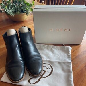M. Gemi Black Ankle Boots Sleek Leather Design